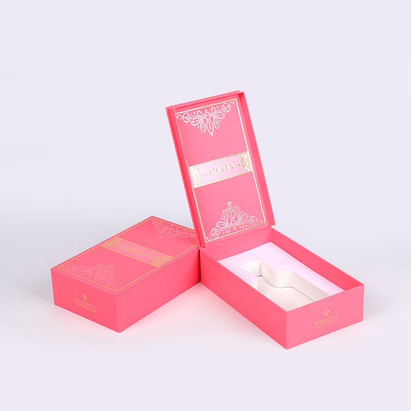 Čistá púštna parfumová krabica so zlatým vyrazením na horúce